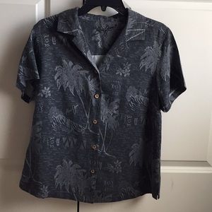 Beautiful women’s fit aloha silk shirt.